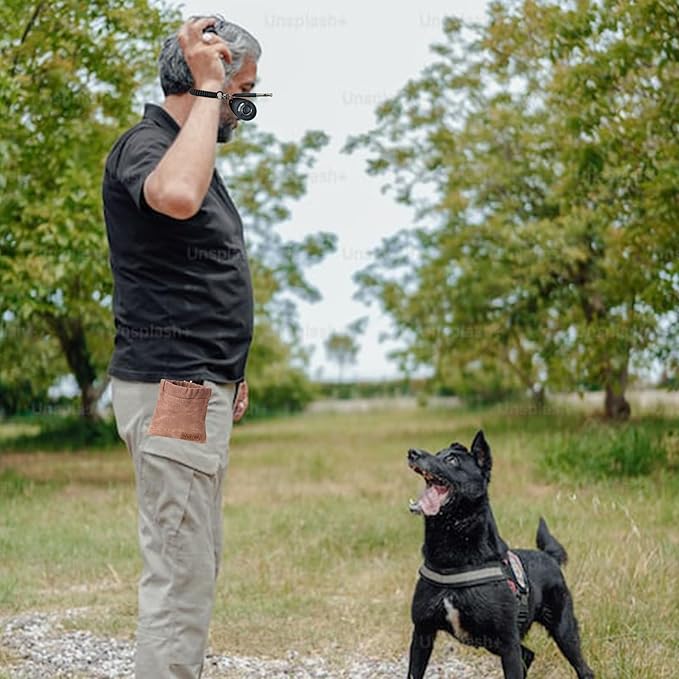 Dog Training Kit,Puppy Dog Treat Pouch Bag with Dog Clicker and Silent Whistle with Lanyard,Hands-Free Training Dog Treat Pouch,Includes Carabiner,for Pet Puppy Travel or Outdoor Use(Brown)