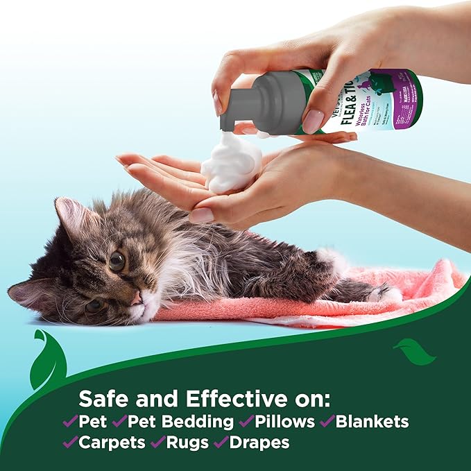 Vet's Best Natural Waterless Flea & Tick Bath for Cats – Natural No-Rinse Dry Shampoo with Plant-Based Ingredients – Flea and Tick Prevention and Control with Certified Essential Oils – 5 oz Bottle