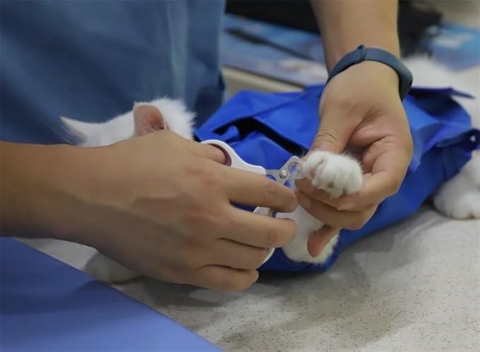 Pet Grooming Bag for Small Dogs & Cats – Restraint 13-18 lbs for Nail Trimming, Claw Care, Anti-Scratching & Vet Exams, 22" L x 11" W (Blue, Large)