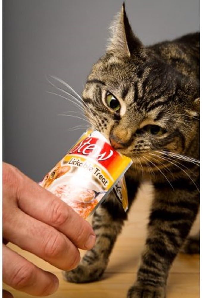 Hartz 11055 1.4 Oz Senior Stew Chicken & Tuna Delectables Lickable Treats For Cats pack of 4
