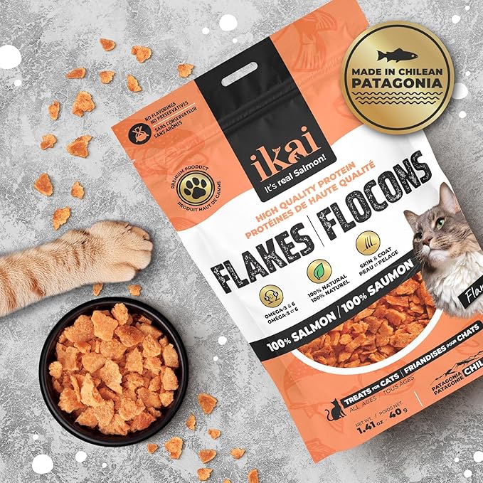 IKAI - 100% Natural Flakes Cat Treats - Single Ingredient: Patagonian Salmon from Chile, Hypoallergenic, with Omega 3 & 6 for Healthy Skin & Glossy Coat, Dehydrated, Grain-Free - 1.41 Oz (1)