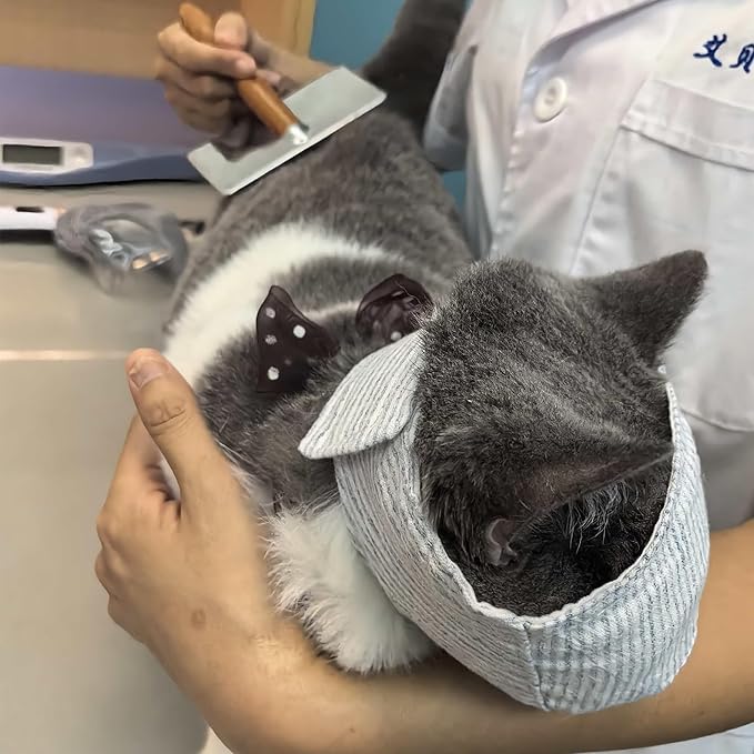 Cat Muzzle for Biting, Adjustable Soft Cat Face Mask for Grooming, Nail Trimming, Ear Cleaning & Vet Visits, Breathable Anti-Bite Muzzle for Aggressive Cats, Secure Pet Mouth Cover(Cover M)