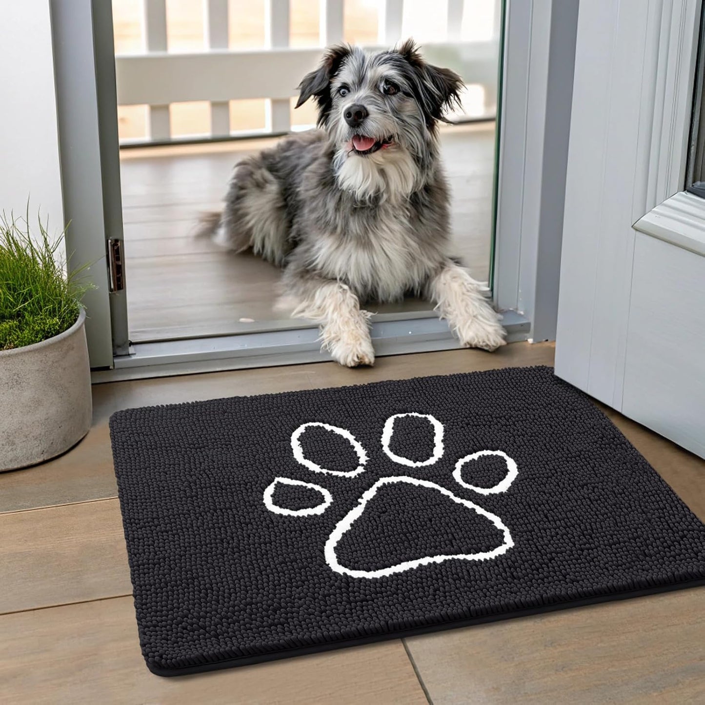 Smiry Dog Door Mat for Muddy Paws, Absorbent Dirt Trapper Non Slip Quick Dry Washable Chenille Mat for Mud Dogs, Entry Rug for Indoor and Outdoor (24x16 Inches, Black)
